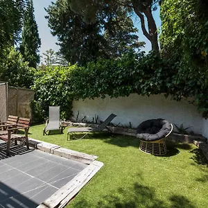 Con Jardincito En El Centro De Appartement
